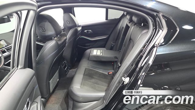 BMW 3-Series 2022 — photo 18