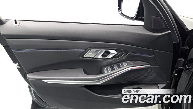 BMW 3-Series 2022 — photo 14
