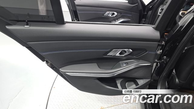 BMW 3-Series 2022 — photo 15