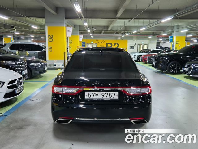 Lincoln Continental 2018 — photo 3