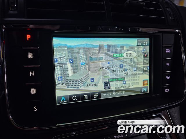 Lincoln Continental 2018 — photo 12