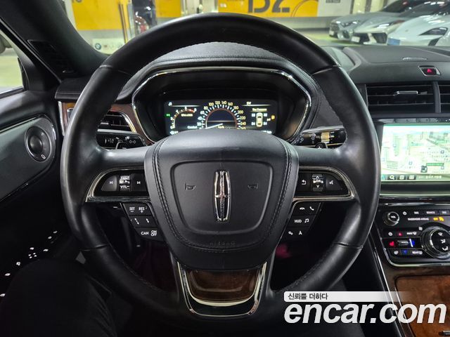 Lincoln Continental 2018 — photo 16
