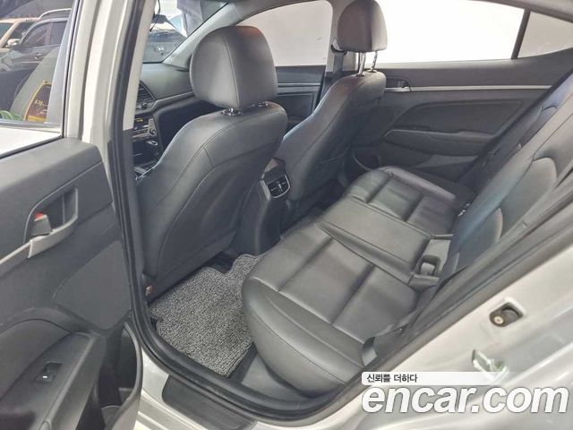 Hyundai AVANTE 2016 — photo 10