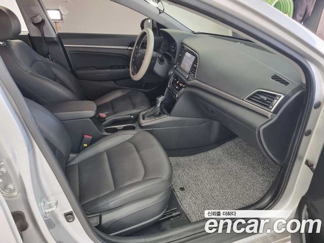 Hyundai AVANTE 2016 — photo 12