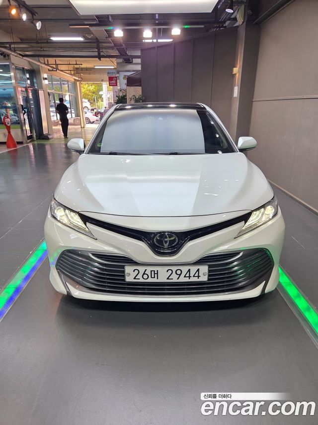 Toyota Camry 2019 — photo 3