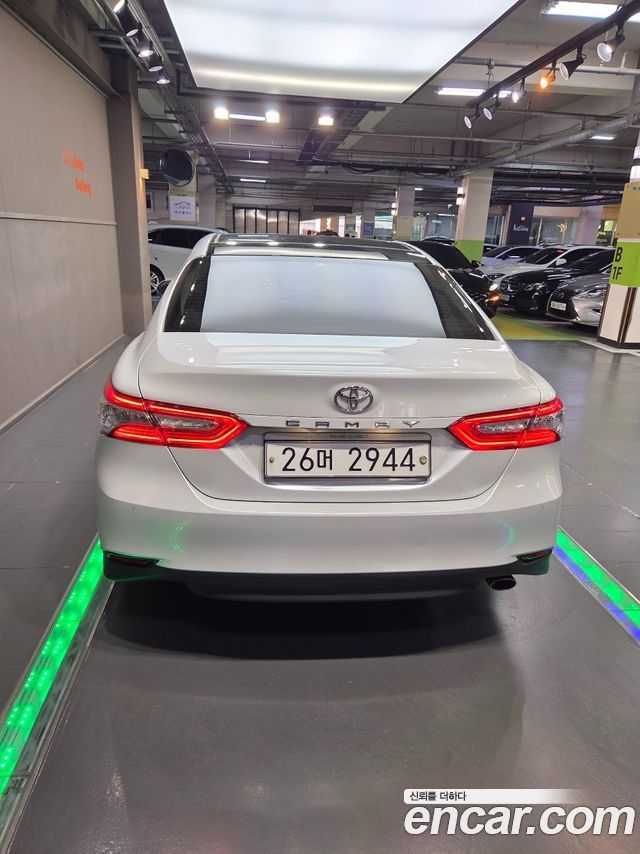 Toyota Camry 2019 — photo 4