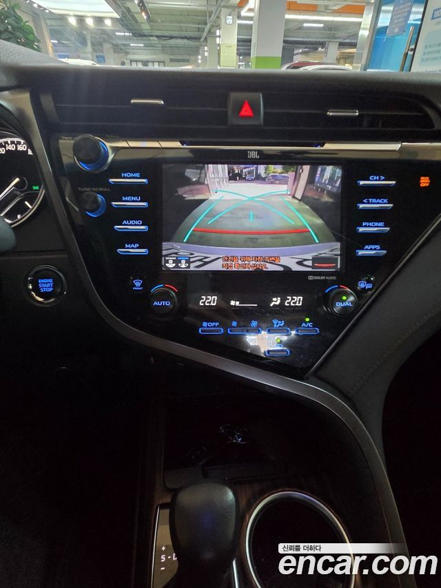 Toyota Camry 2019 — photo 12