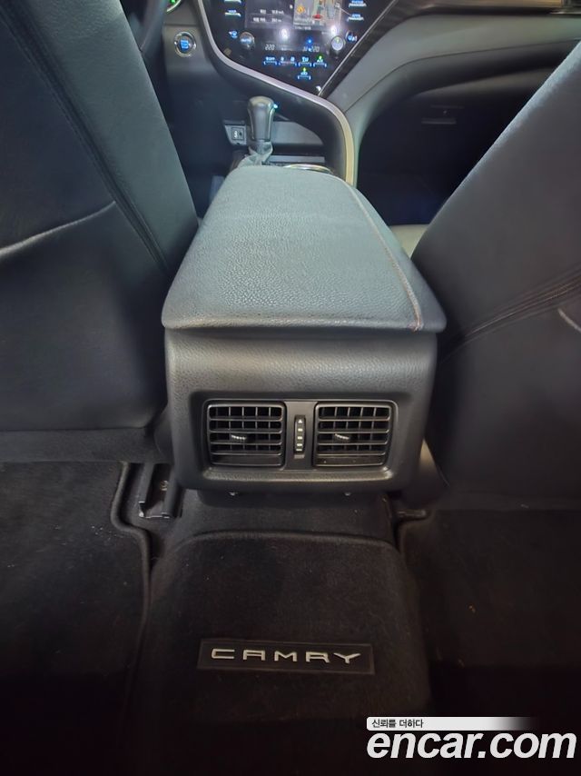 Toyota Camry 2019 — photo 14