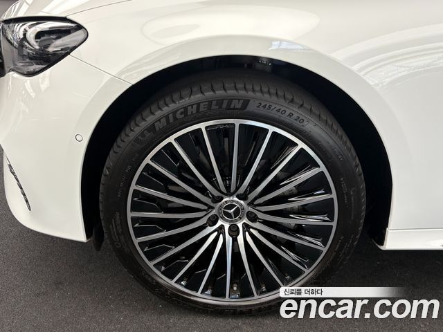 Mercedes-Benz E-Class 2025 — photo 6