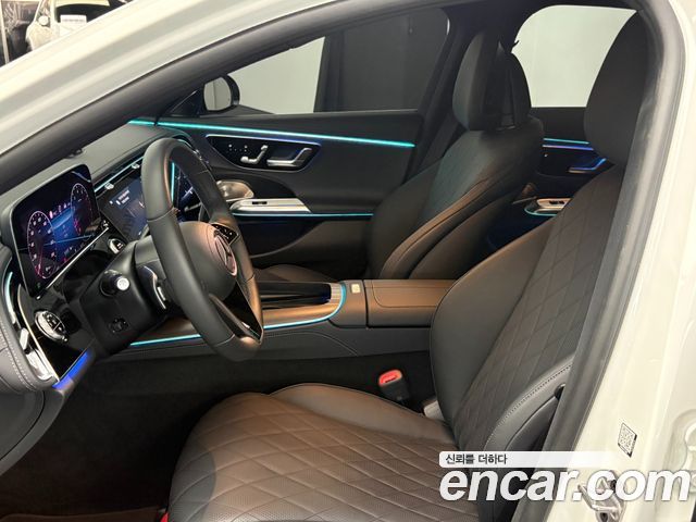 Mercedes-Benz E-Class 2025 — photo 8