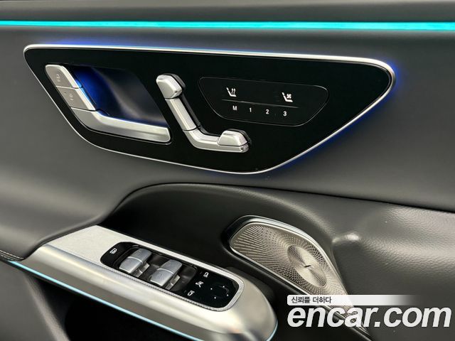 Mercedes-Benz E-Class 2025 — photo 10