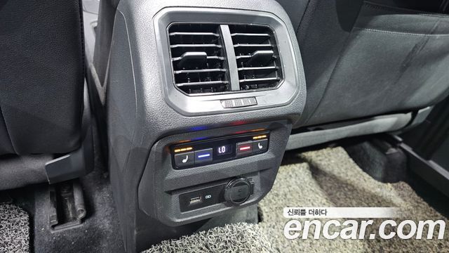 Volkswagen Tiguan 2020 — photo 32