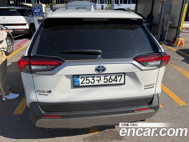 Toyota RAV4 2024 — photo 2