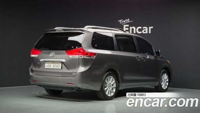 Toyota Sienna 2014 — photo 2