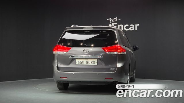 Toyota Sienna 2014 — photo 4