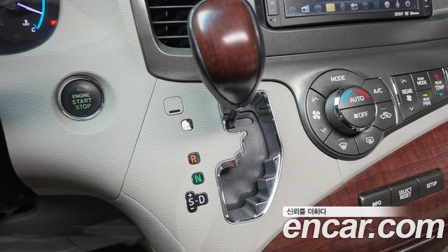 Toyota Sienna 2014 — photo 9