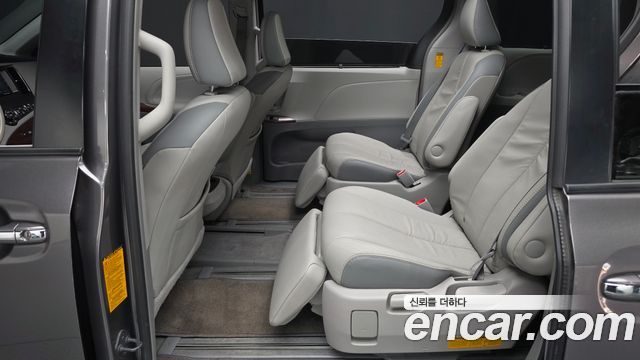 Toyota Sienna 2014 — photo 11
