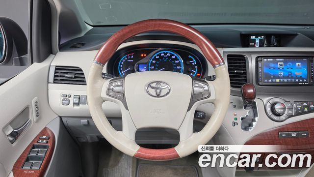 Toyota Sienna 2014 — photo 12