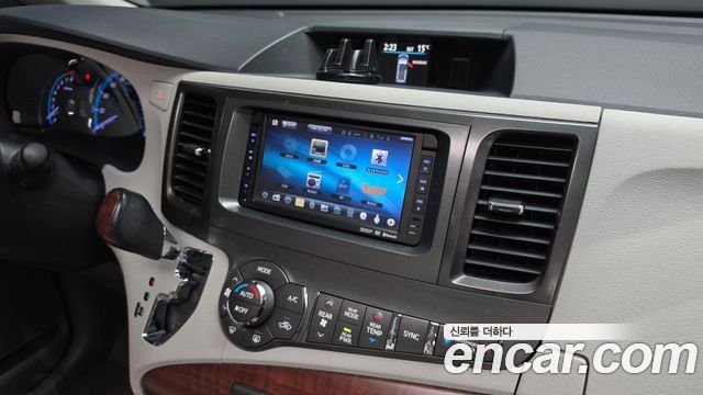 Toyota Sienna 2014 — photo 13