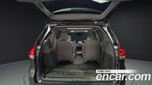 Toyota Sienna 2014 — photo 15