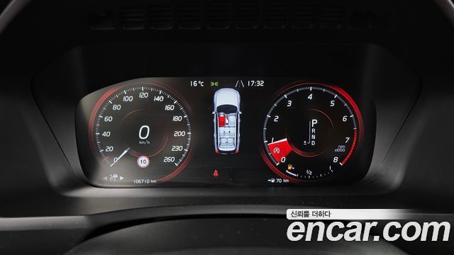 Volvo XC90 2018 — photo 11