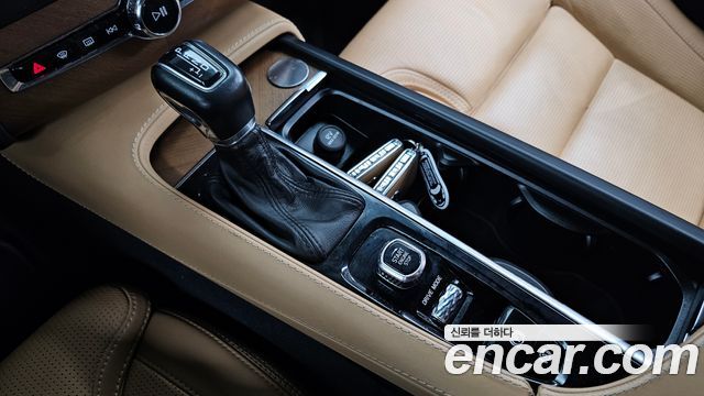 Volvo XC90 2018 — photo 12