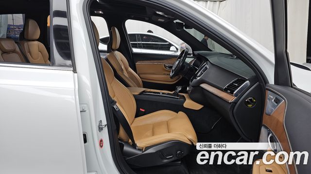 Volvo XC90 2018 — photo 17