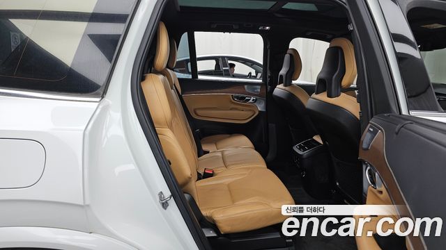 Volvo XC90 2018 — photo 18