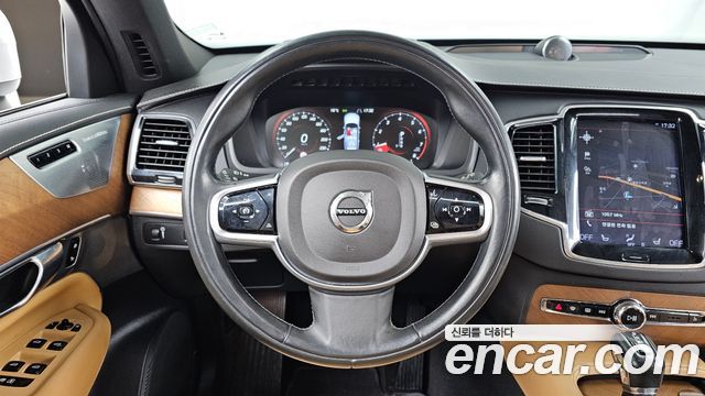 Volvo XC90 2018 — photo 19