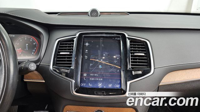 Volvo XC90 2018 — photo 20