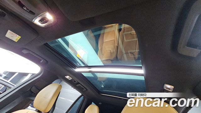 Volvo XC90 2018 — photo 25