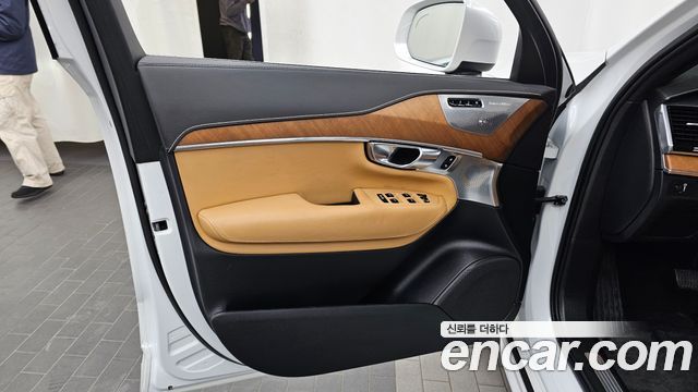 Volvo XC90 2018 — photo 14