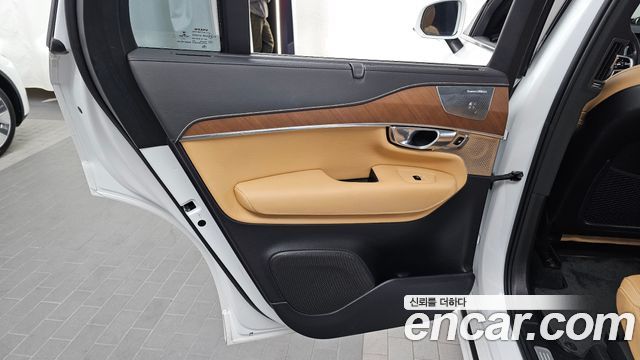 Volvo XC90 2018 — photo 15