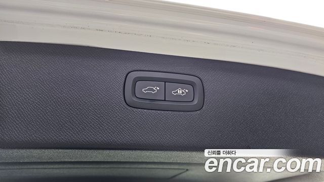 Volvo XC90 2018 — photo 27