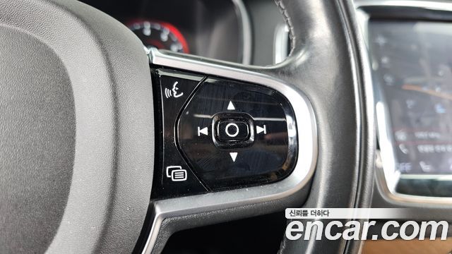Volvo XC90 2018 — photo 28