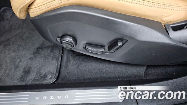 Volvo XC90 2018 — photo 31