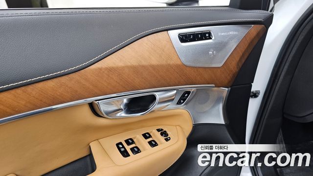 Volvo XC90 2018 — photo 35