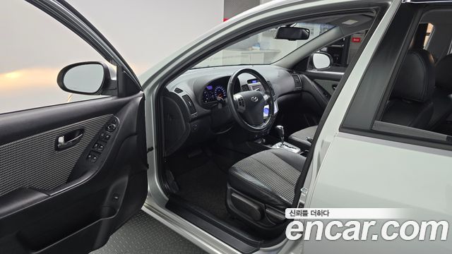 Hyundai AVANTE 2010 — photo 10