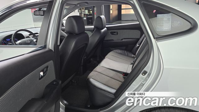Hyundai AVANTE 2010 — photo 11