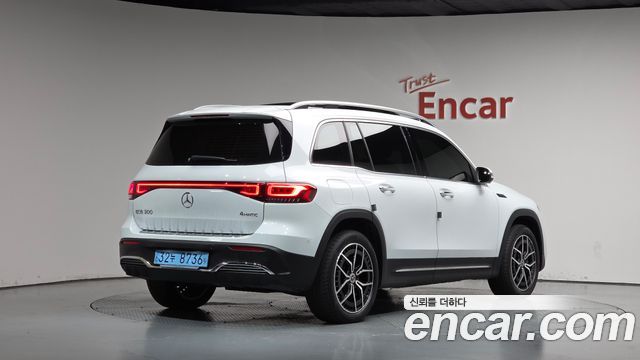 Mercedes-Benz EQB 2023 — photo 2