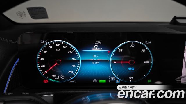 Mercedes-Benz EQB 2023 — photo 11