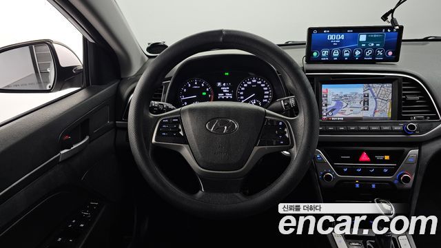 Hyundai AVANTE 2017 — photo 12