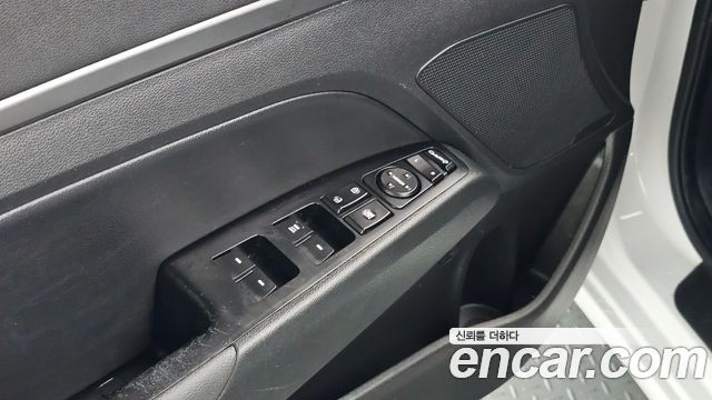 Hyundai AVANTE 2017 — photo 17