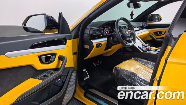 Lamborghini Urus 2019 — photo 13