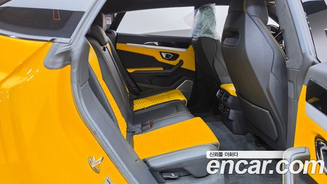 Lamborghini Urus 2019 — photo 17