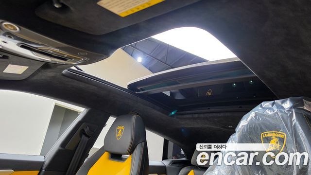 Lamborghini Urus 2019 — photo 24