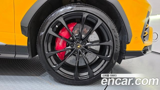 Lamborghini Urus 2019 — photo 7