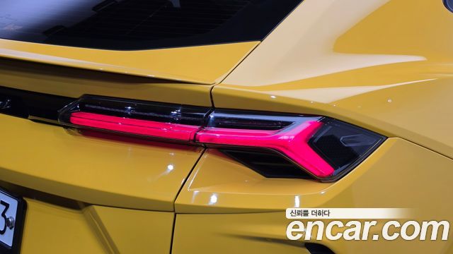 Lamborghini Urus 2019 — photo 9