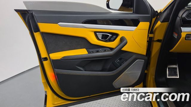 Lamborghini Urus 2019 — photo 14