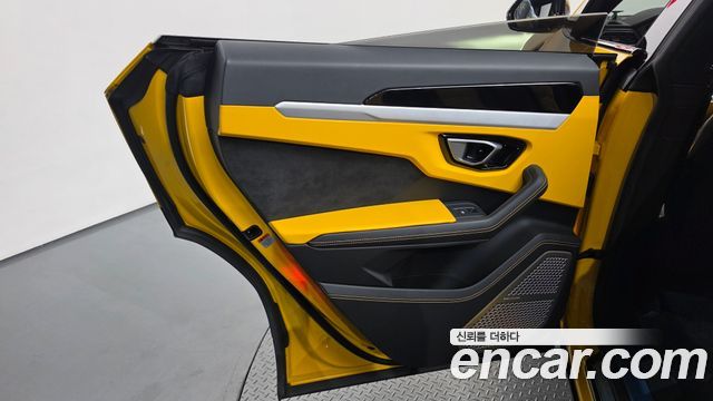 Lamborghini Urus 2019 — photo 15